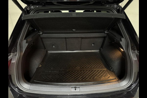 Volkswagen Tiguan 1.5 TSI R-Line Black Style Pano H/K NAP