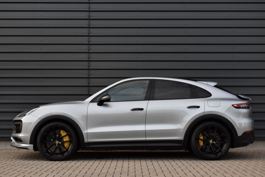 Porsche Cayenne Coupé 3.0 E-Hybrid 462pk Lightweight Package | Carbon Pack | 22'' Velgen | Keramisch | Techart voorbumper | PDLS+ Matrix | 360 Camera | Bose | Sportuitlaat |