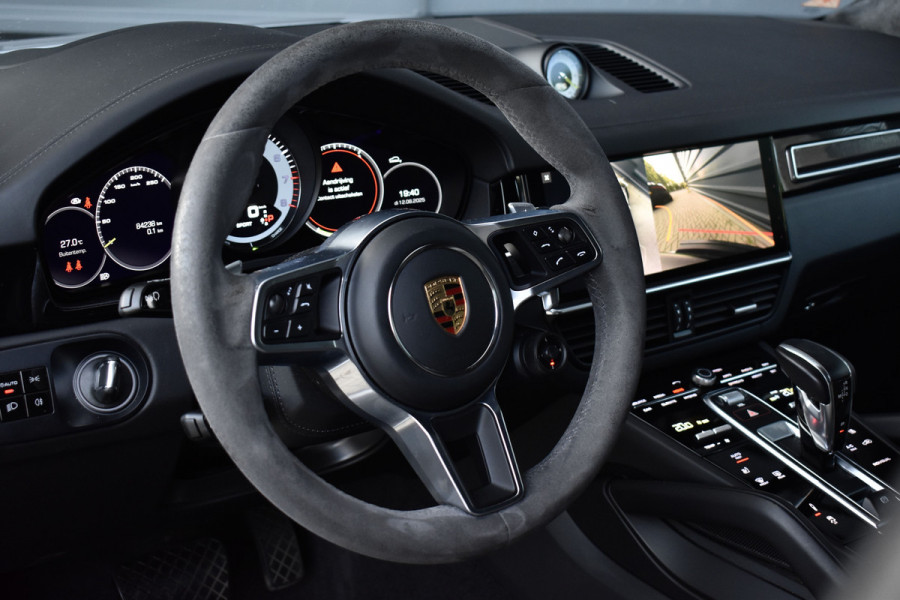 Porsche Cayenne Coupé 3.0 E-Hybrid 462pk Lightweight Package | Carbon Pack | 22'' Velgen | Keramisch | Techart voorbumper | PDLS+ Matrix | 360 Camera | Bose | Sportuitlaat |