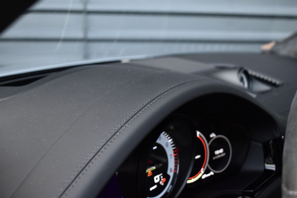 Porsche Cayenne Coupé 3.0 E-Hybrid 462pk Lightweight Package | Carbon Pack | 22'' Velgen | Keramisch | Techart voorbumper | PDLS+ Matrix | 360 Camera | Bose | Sportuitlaat |
