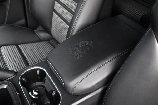 Porsche Cayenne Coupé 3.0 E-Hybrid 462pk Lightweight Package | Carbon Pack | 22'' Velgen | Keramisch | Techart voorbumper | PDLS+ Matrix | 360 Camera | Bose | Sportuitlaat |