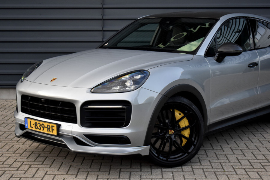 Porsche Cayenne Coupé 3.0 E-Hybrid 462pk Lightweight Package | Carbon Pack | 22'' Velgen | Keramisch | Techart voorbumper | PDLS+ Matrix | 360 Camera | Bose | Sportuitlaat |