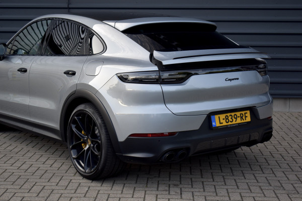 Porsche Cayenne Coupé 3.0 E-Hybrid 462pk Lightweight Package | Carbon Pack | 22'' Velgen | Keramisch | Techart voorbumper | PDLS+ Matrix | 360 Camera | Bose | Sportuitlaat |