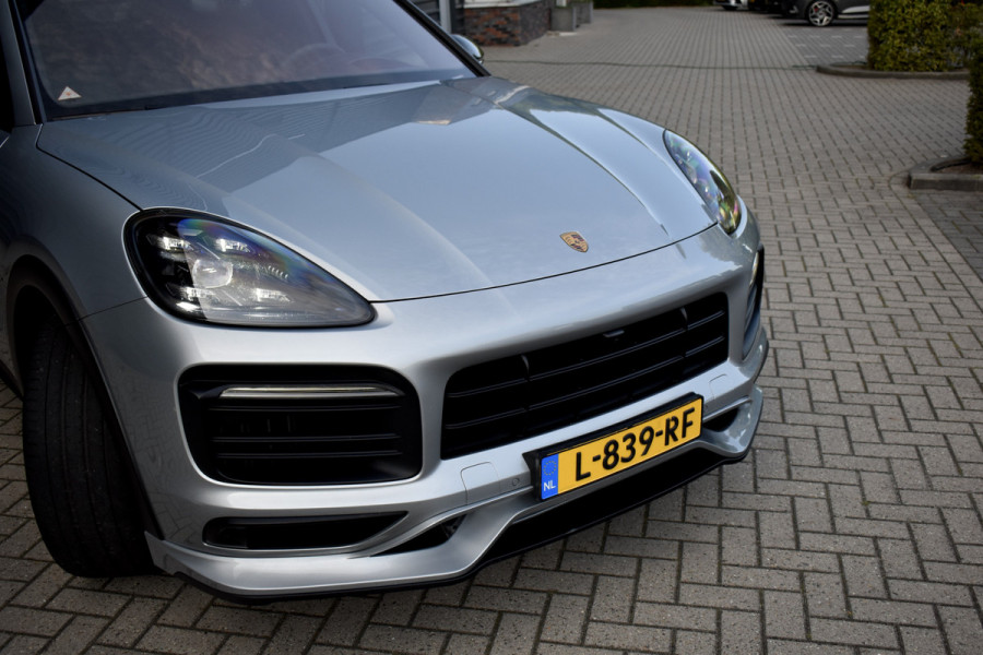 Porsche Cayenne Coupé 3.0 E-Hybrid 462pk Lightweight Package | Carbon Pack | 22'' Velgen | Keramisch | Techart voorbumper | PDLS+ Matrix | 360 Camera | Bose | Sportuitlaat |