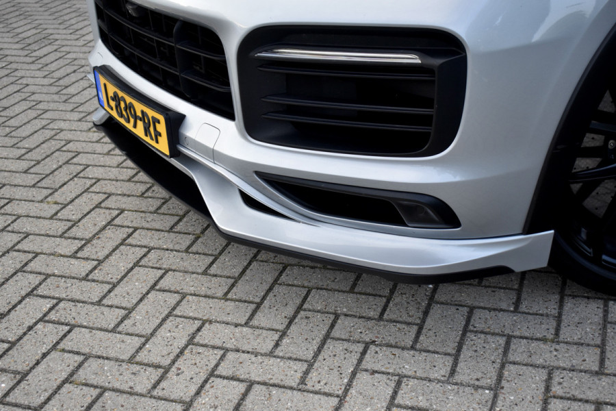 Porsche Cayenne Coupé 3.0 E-Hybrid 462pk Lightweight Package | Carbon Pack | 22'' Velgen | Keramisch | Techart voorbumper | PDLS+ Matrix | 360 Camera | Bose | Sportuitlaat |