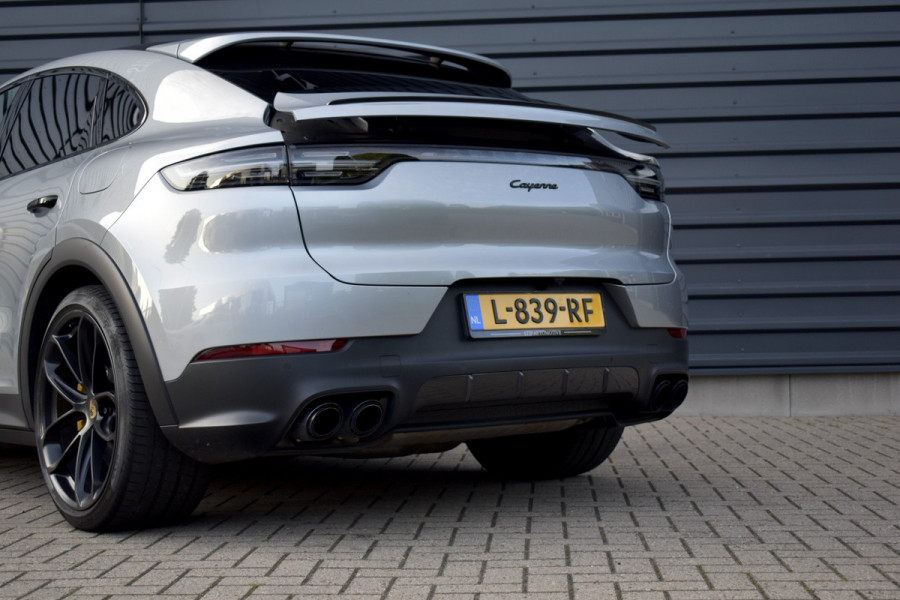 Porsche Cayenne Coupé 3.0 E-Hybrid 462pk Lightweight Package | Carbon Pack | 22'' Velgen | Keramisch | Techart voorbumper | PDLS+ Matrix | 360 Camera | Bose | Sportuitlaat |