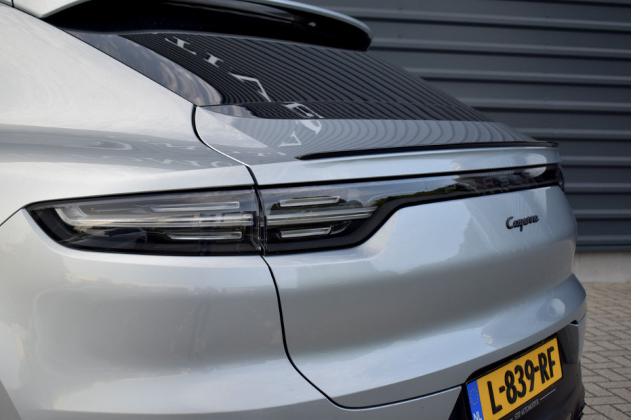 Porsche Cayenne Coupé 3.0 E-Hybrid 462pk Lightweight Package | Carbon Pack | 22'' Velgen | Keramisch | Techart voorbumper | PDLS+ Matrix | 360 Camera | Bose | Sportuitlaat |