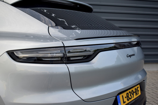 Porsche Cayenne Coupé 3.0 E-Hybrid 462pk Lightweight Package | Carbon Pack | 22'' Velgen | Keramisch | Techart voorbumper | PDLS+ Matrix | 360 Camera | Bose | Sportuitlaat |
