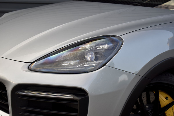 Porsche Cayenne Coupé 3.0 E-Hybrid 462pk Lightweight Package | Carbon Pack | 22'' Velgen | Keramisch | Techart voorbumper | PDLS+ Matrix | 360 Camera | Bose | Sportuitlaat |