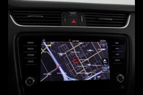 Škoda Octavia Combi 1.0 TSI Greentech Business Edition 115 pk | Navigatie | Parkeersensoren achter | Autom. airco | Apple Carplay/Android Auto | Stoelverwarming |