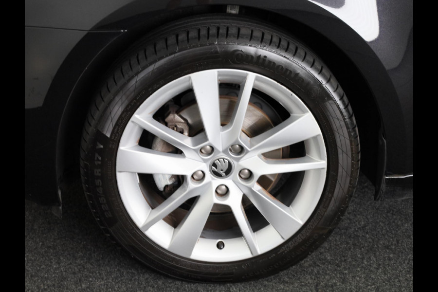 Škoda Octavia Combi 1.0 TSI Greentech Business Edition 115 pk | Navigatie | Parkeersensoren achter | Autom. airco | Apple Carplay/Android Auto | Stoelverwarming |