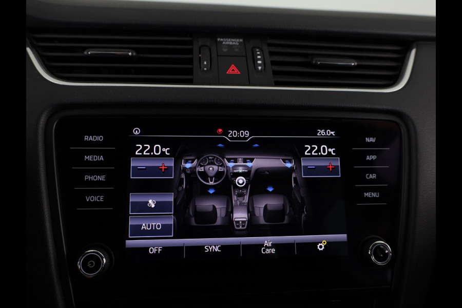 Škoda Octavia Combi 1.0 TSI Greentech Business Edition 115 pk | Navigatie | Parkeersensoren achter | Autom. airco | Apple Carplay/Android Auto | Stoelverwarming |
