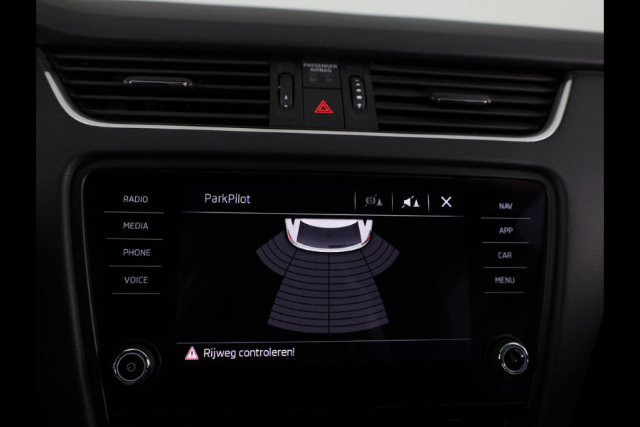 Škoda Octavia Combi 1.0 TSI Greentech Business Edition 115 pk | Navigatie | Parkeersensoren achter | Autom. airco | Apple Carplay/Android Auto | Stoelverwarming |