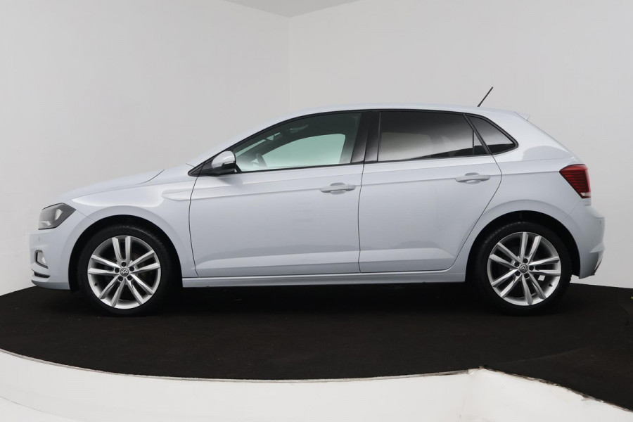 Volkswagen Polo 1.0 TSI Highline (PARKEERSENSOREN, NAVIGATIE, CRUISE ADAPTIEF, CARPLAY, NL-AUTO)