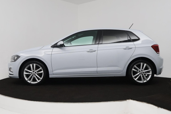 Volkswagen Polo 1.0 TSI Highline (PARKEERSENSOREN, NAVIGATIE, CRUISE ADAPTIEF, CARPLAY, NL-AUTO)