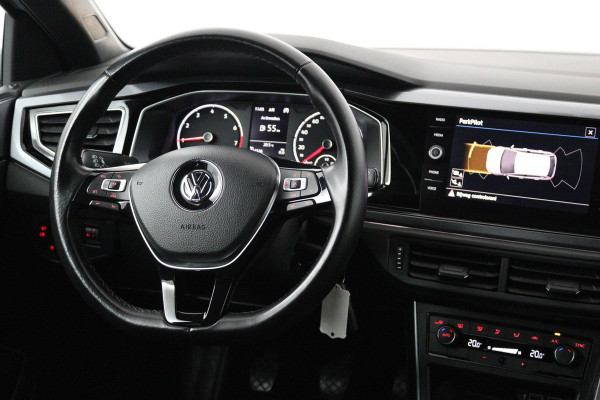 Volkswagen Polo 1.0 TSI Highline (PARKEERSENSOREN, NAVIGATIE, CRUISE ADAPTIEF, CARPLAY, NL-AUTO)