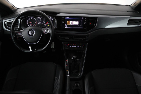 Volkswagen Polo 1.0 TSI Highline (PARKEERSENSOREN, NAVIGATIE, CRUISE ADAPTIEF, CARPLAY, NL-AUTO)