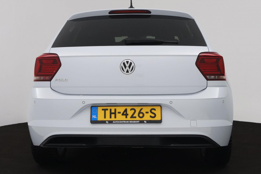 Volkswagen Polo 1.0 TSI Highline (PARKEERSENSOREN, NAVIGATIE, CRUISE ADAPTIEF, CARPLAY, NL-AUTO)