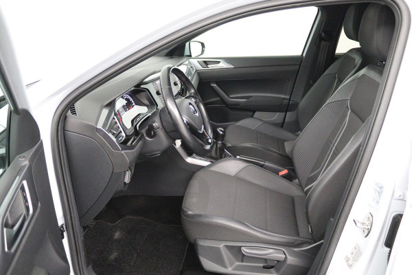 Volkswagen Polo 1.0 TSI Highline (PARKEERSENSOREN, NAVIGATIE, CRUISE ADAPTIEF, CARPLAY, NL-AUTO)