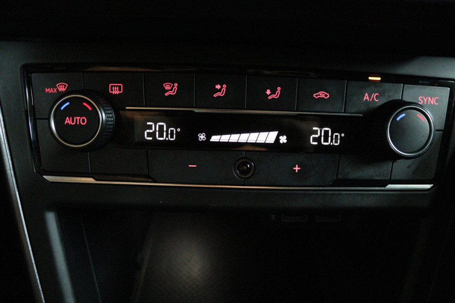 Volkswagen Polo 1.0 TSI Highline (PARKEERSENSOREN, NAVIGATIE, CRUISE ADAPTIEF, CARPLAY, NL-AUTO)