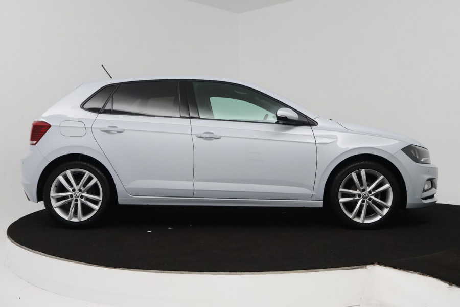 Volkswagen Polo 1.0 TSI Highline (PARKEERSENSOREN, NAVIGATIE, CRUISE ADAPTIEF, CARPLAY, NL-AUTO)