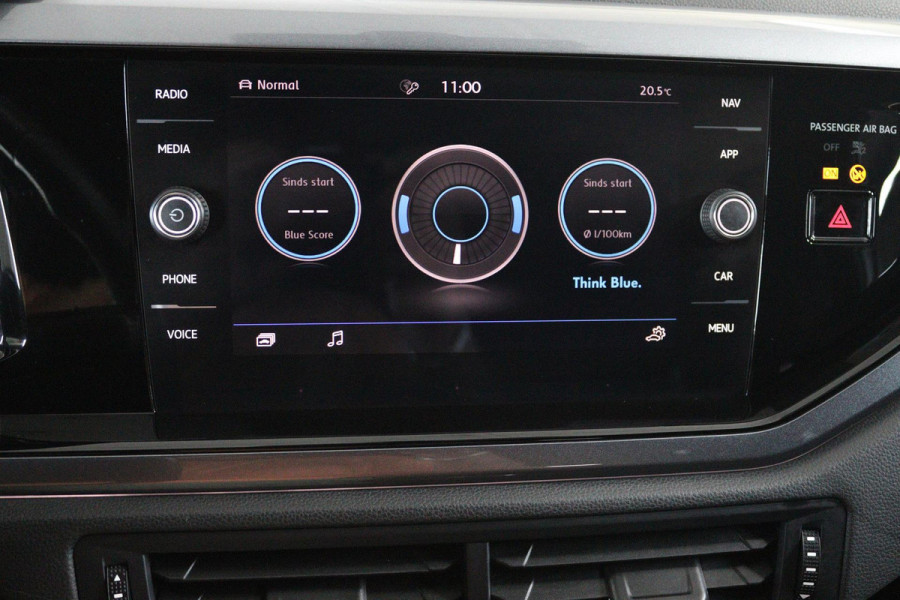 Volkswagen Polo 1.0 TSI Highline (PARKEERSENSOREN, NAVIGATIE, CRUISE ADAPTIEF, CARPLAY, NL-AUTO)