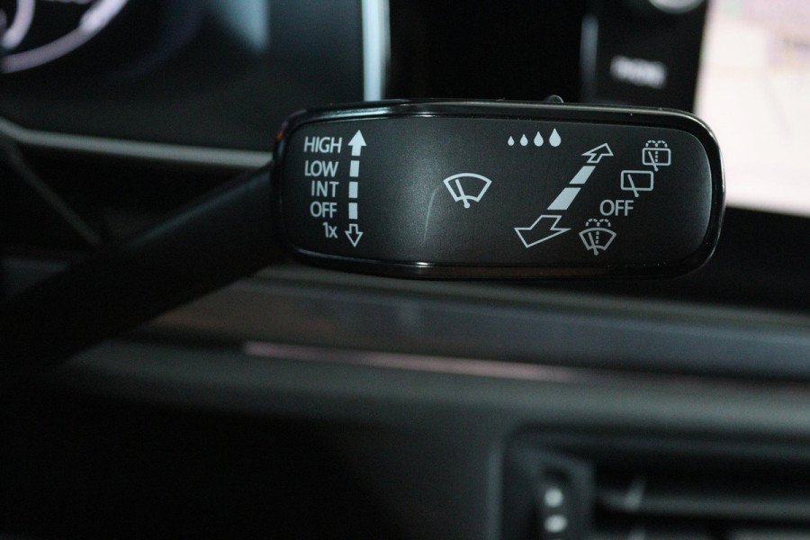 Volkswagen Polo 1.0 TSI Highline (PARKEERSENSOREN, NAVIGATIE, CRUISE ADAPTIEF, CARPLAY, NL-AUTO)