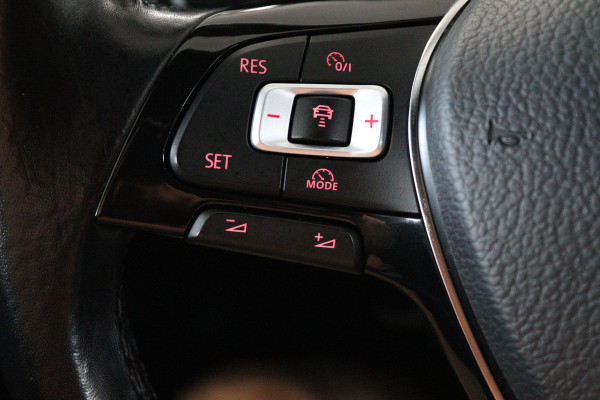 Volkswagen Polo 1.0 TSI Highline (PARKEERSENSOREN, NAVIGATIE, CRUISE ADAPTIEF, CARPLAY, NL-AUTO)