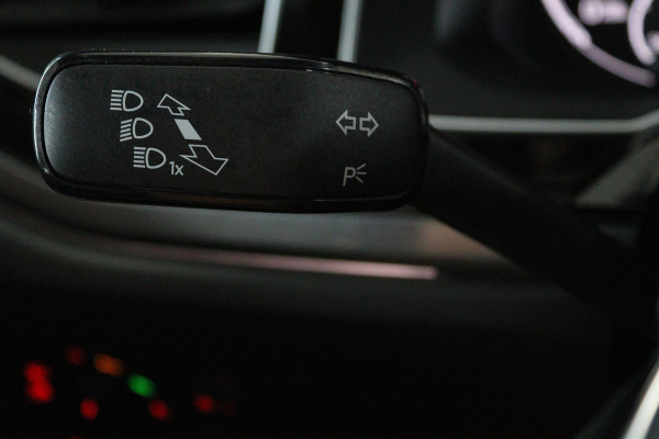 Volkswagen Polo 1.0 TSI Highline (PARKEERSENSOREN, NAVIGATIE, CRUISE ADAPTIEF, CARPLAY, NL-AUTO)
