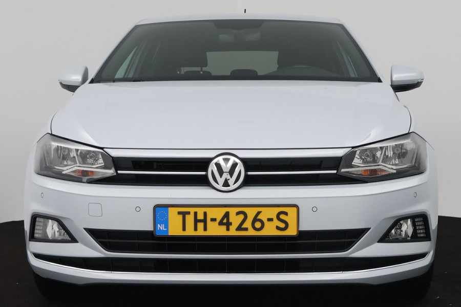 Volkswagen Polo 1.0 TSI Highline (PARKEERSENSOREN, NAVIGATIE, CRUISE ADAPTIEF, CARPLAY, NL-AUTO)