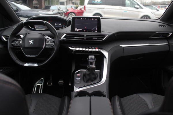 Peugeot 3008 1.2 PureTech Allure / Nieuwe distr.riem! / Trekhaak / Camera / Navigatie / 19'' / Keyless / Half leder / Dodehoek / DAB / Cruise Control