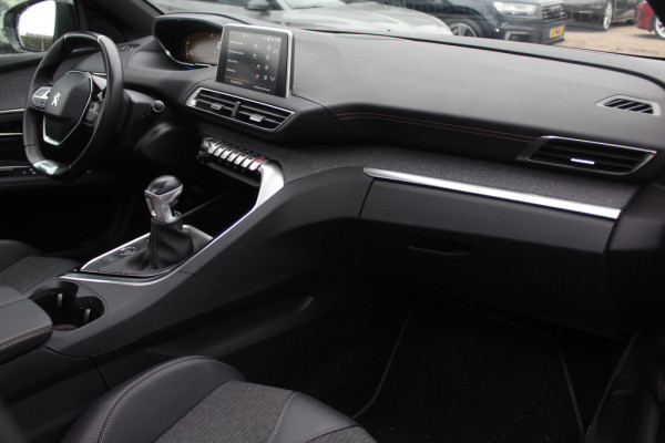 Peugeot 3008 1.2 PureTech Allure / Nieuwe distr.riem! / Trekhaak / Camera / Navigatie / 19'' / Keyless / Half leder / Dodehoek / DAB / Cruise Control