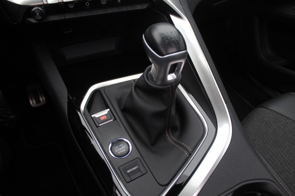 Peugeot 3008 1.2 PureTech Allure / Nieuwe distr.riem! / Trekhaak / Camera / Navigatie / 19'' / Keyless / Half leder / Dodehoek / DAB / Cruise Control