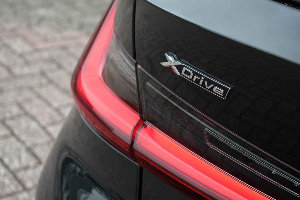 BMW 3-serie 330e xDrive M-Sport Pro Pano M-zetels ACC HUD 19inch El-klep