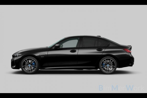 BMW 3-serie 330e xDrive M-Sport Pro Pano M-zetels ACC HUD 19inch El-klep