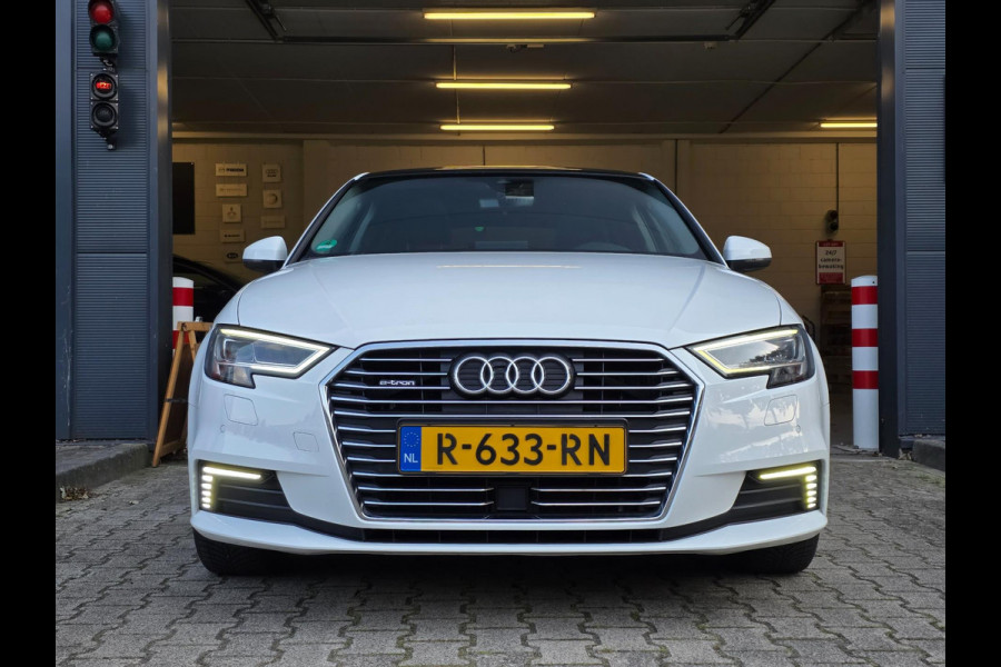 Audi A3 Sportback 1.4 e-tron Pro Line plus / PANO / DEALER OH / NWE BEURT / AFN TREKH. / P.SENSOR V+A / STOELVERW. / LANE-ASSIST !