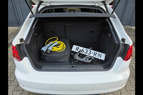 Audi A3 Sportback 1.4 e-tron Pro Line plus / PANO / DEALER OH / NWE BEURT / AFN TREKH. / P.SENSOR V+A / STOELVERW. / LANE-ASSIST !