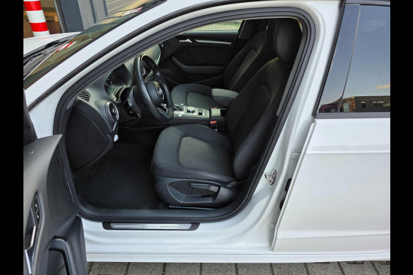 Audi A3 Sportback 1.4 e-tron Pro Line plus / PANO / DEALER OH / NWE BEURT / AFN TREKH. / P.SENSOR V+A / STOELVERW. / LANE-ASSIST !