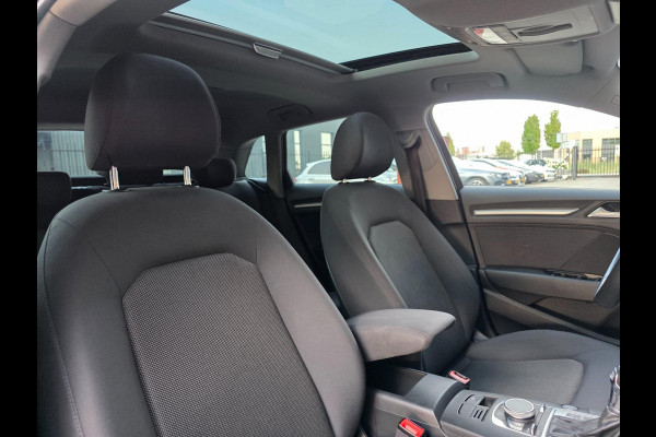 Audi A3 Sportback 1.4 e-tron Pro Line plus / PANO / DEALER OH / NWE BEURT / AFN TREKH. / P.SENSOR V+A / STOELVERW. / LANE-ASSIST !