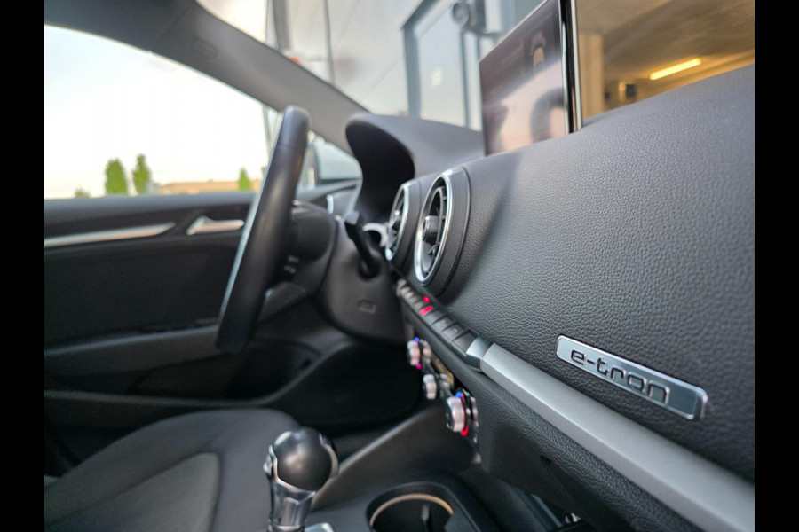 Audi A3 Sportback 1.4 e-tron Pro Line plus / PANO / DEALER OH / NWE BEURT / AFN TREKH. / P.SENSOR V+A / STOELVERW. / LANE-ASSIST !