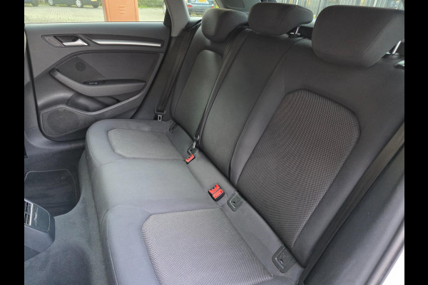 Audi A3 Sportback 1.4 e-tron Pro Line plus / PANO / DEALER OH / NWE BEURT / AFN TREKH. / P.SENSOR V+A / STOELVERW. / LANE-ASSIST !
