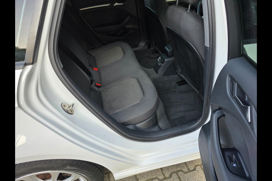 Audi A3 Sportback 1.4 e-tron Pro Line plus / PANO / DEALER OH / NWE BEURT / AFN TREKH. / P.SENSOR V+A / STOELVERW. / LANE-ASSIST !