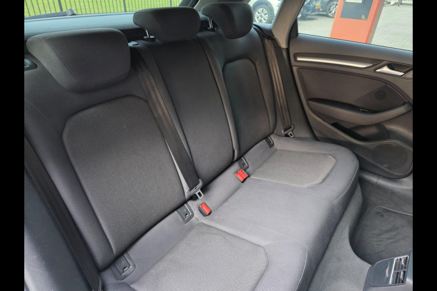 Audi A3 Sportback 1.4 e-tron Pro Line plus / PANO / DEALER OH / NWE BEURT / AFN TREKH. / P.SENSOR V+A / STOELVERW. / LANE-ASSIST !