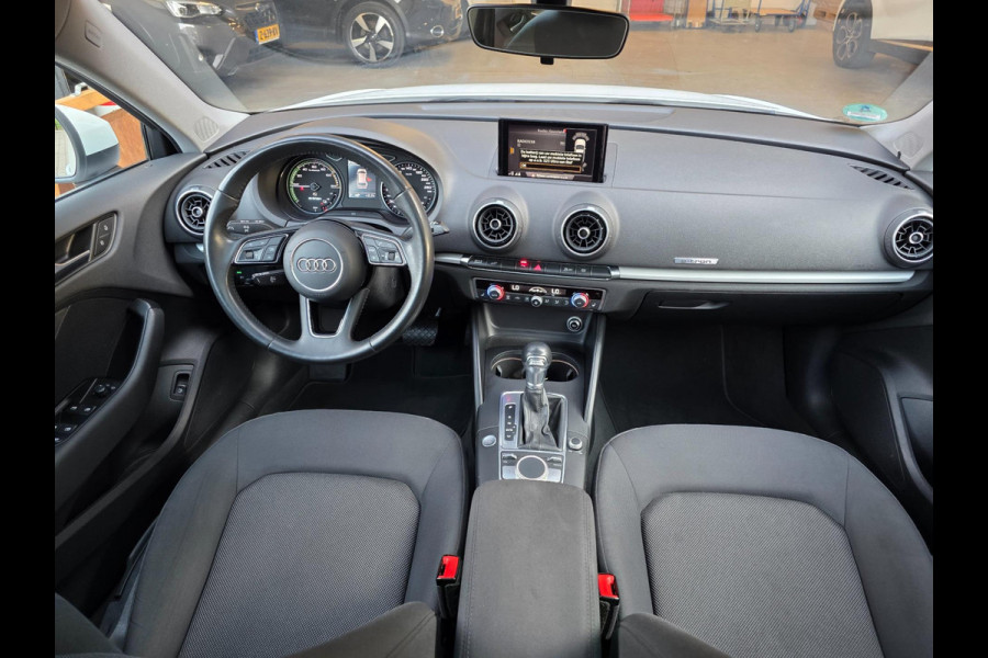 Audi A3 Sportback 1.4 e-tron Pro Line plus / PANO / DEALER OH / NWE BEURT / AFN TREKH. / P.SENSOR V+A / STOELVERW. / LANE-ASSIST !