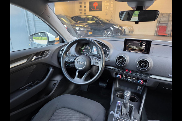 Audi A3 Sportback 1.4 e-tron Pro Line plus / PANO / DEALER OH / NWE BEURT / AFN TREKH. / P.SENSOR V+A / STOELVERW. / LANE-ASSIST !