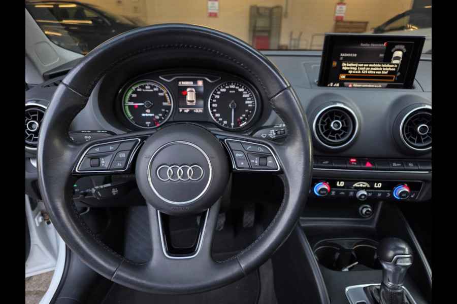 Audi A3 Sportback 1.4 e-tron Pro Line plus / PANO / DEALER OH / NWE BEURT / AFN TREKH. / P.SENSOR V+A / STOELVERW. / LANE-ASSIST !