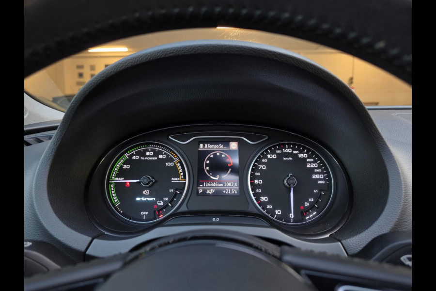 Audi A3 Sportback 1.4 e-tron Pro Line plus / PANO / DEALER OH / NWE BEURT / AFN TREKH. / P.SENSOR V+A / STOELVERW. / LANE-ASSIST !