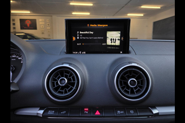 Audi A3 Sportback 1.4 e-tron Pro Line plus / PANO / DEALER OH / NWE BEURT / AFN TREKH. / P.SENSOR V+A / STOELVERW. / LANE-ASSIST !
