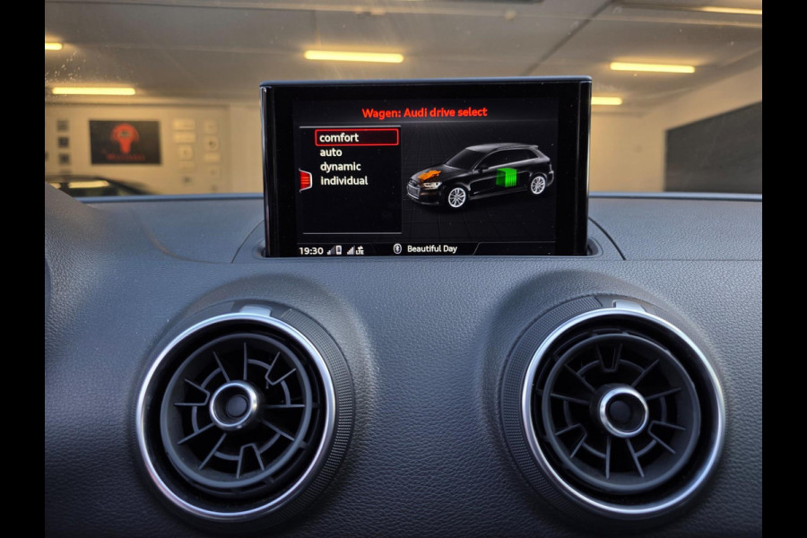 Audi A3 Sportback 1.4 e-tron Pro Line plus / PANO / DEALER OH / NWE BEURT / AFN TREKH. / P.SENSOR V+A / STOELVERW. / LANE-ASSIST !