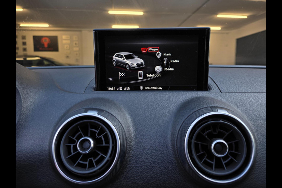 Audi A3 Sportback 1.4 e-tron Pro Line plus / PANO / DEALER OH / NWE BEURT / AFN TREKH. / P.SENSOR V+A / STOELVERW. / LANE-ASSIST !